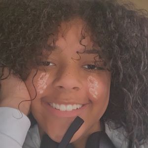 Meet your Posher, Naomi